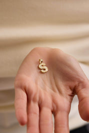 14 Ayar Orta Boy Kalemli Harf Altın Kolye Ucu