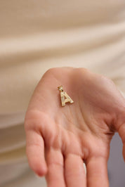 14 Ayar Orta Boy Kalemli Harf Altın Kolye Ucu