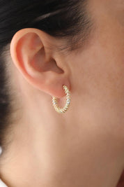 14 Ayar Orta Boy Üç Renkli Dorika Altın Küpe