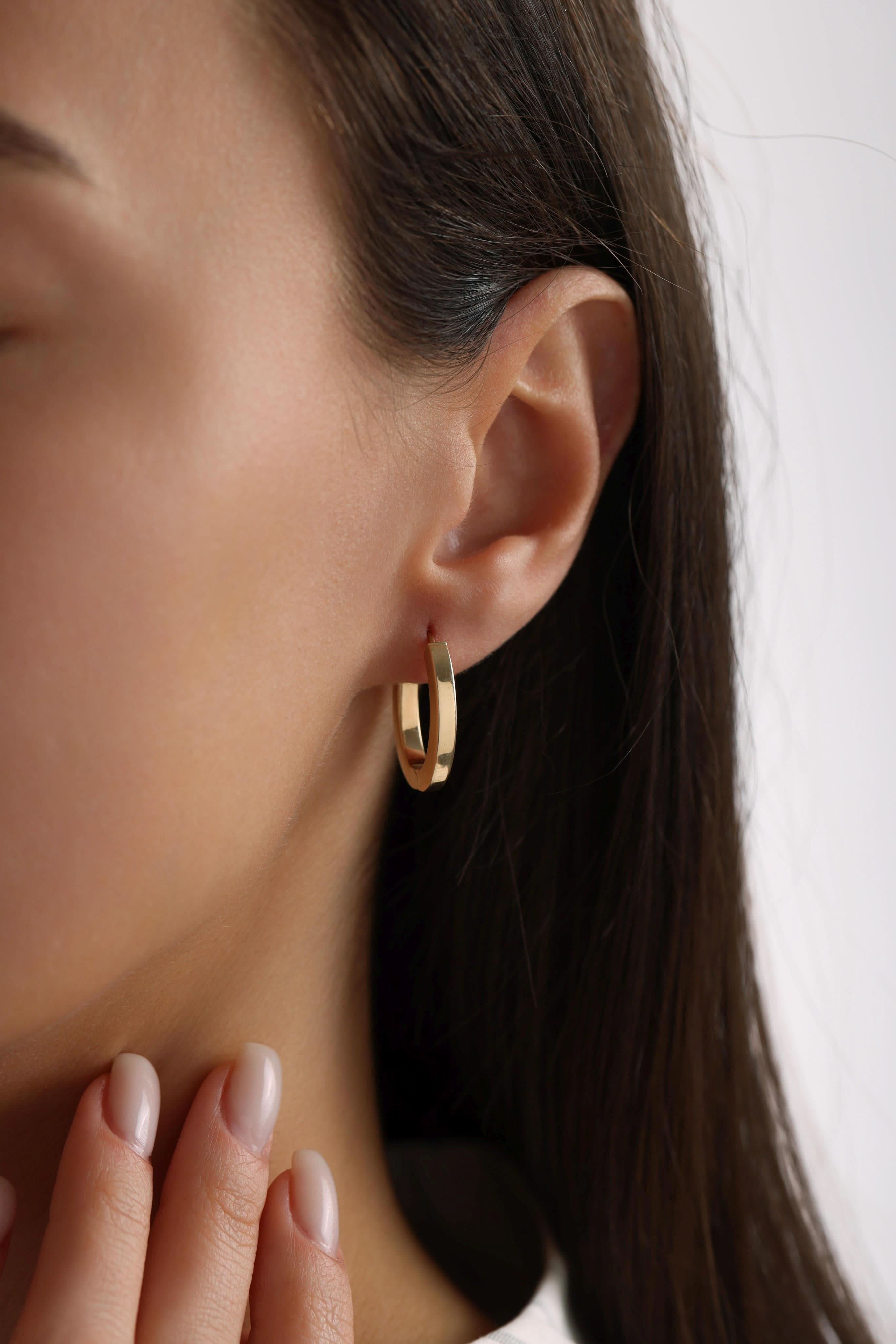 14 Ayar Oval Altın Küpe