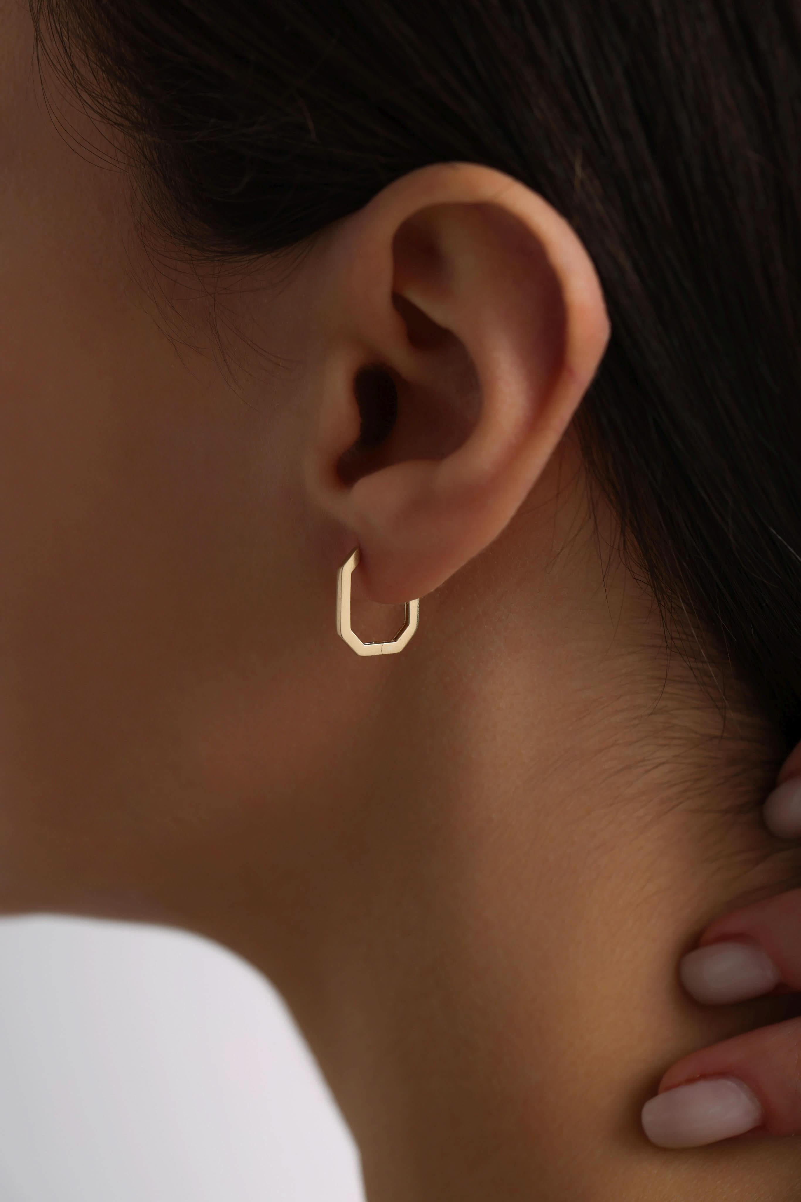 14 Ayar Oval Köşeli Altın Küpe