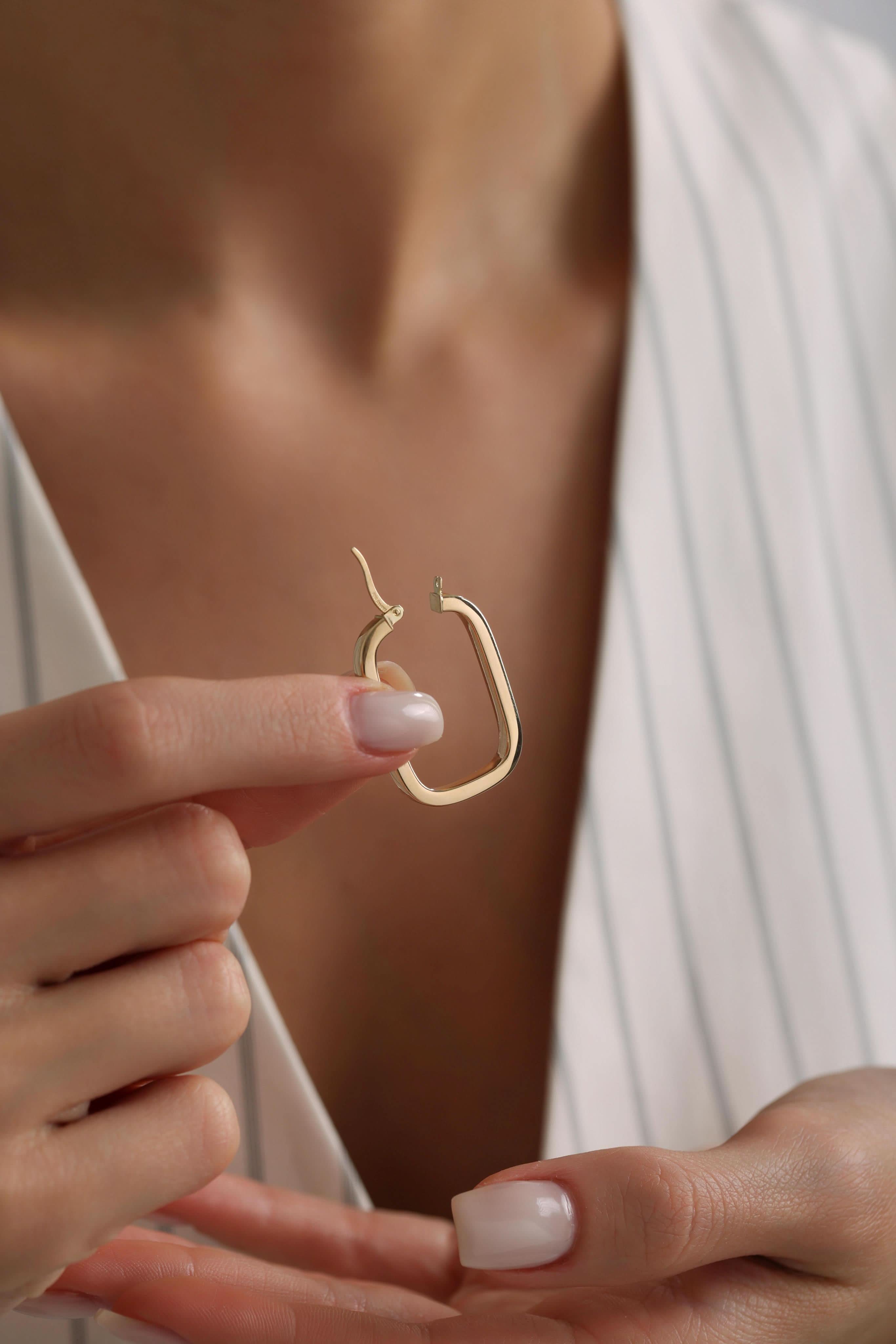 14 Ayar Oval Köşeli Kare Altın Küpe