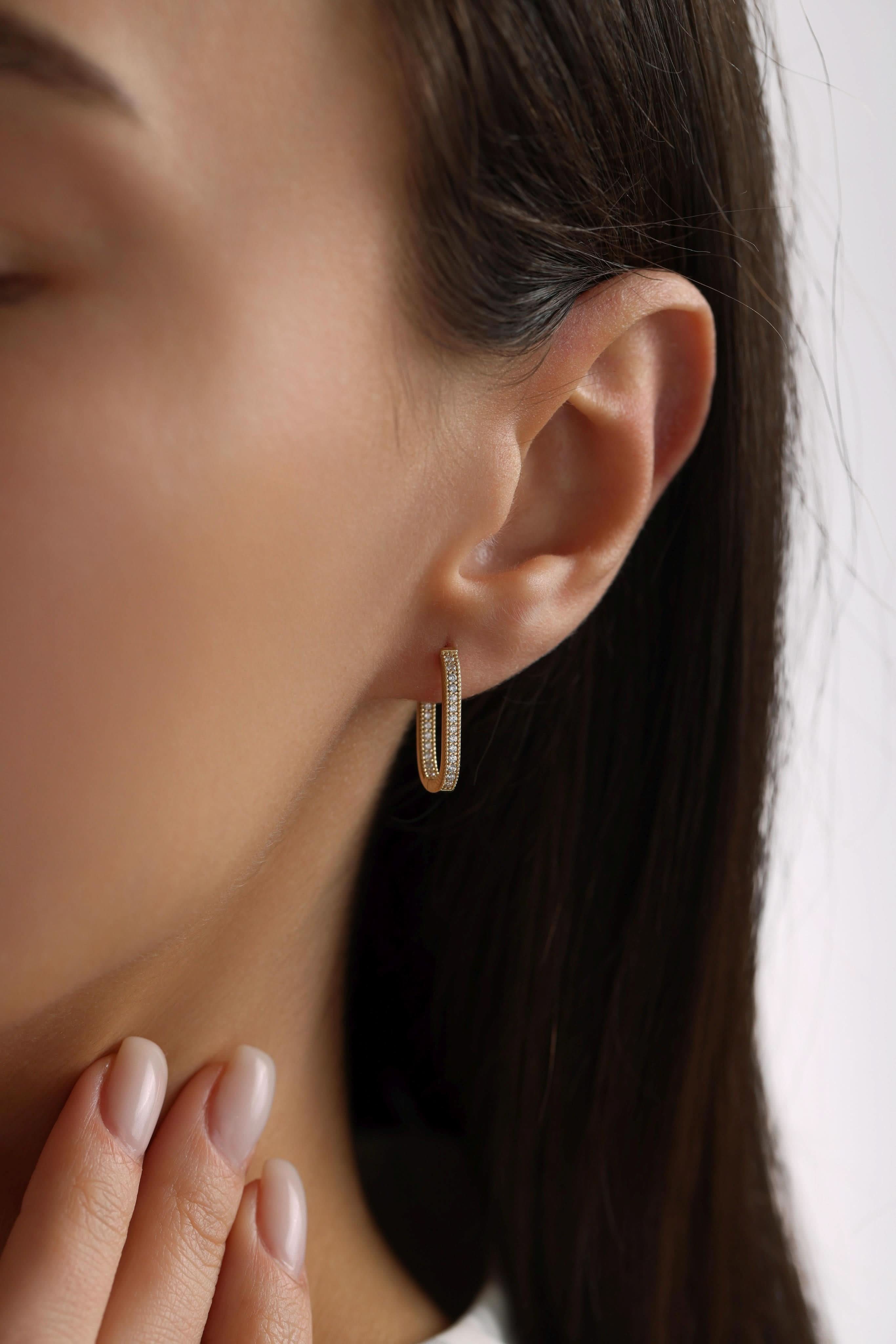 14 Ayar Oval Taşlı Altın Küpe