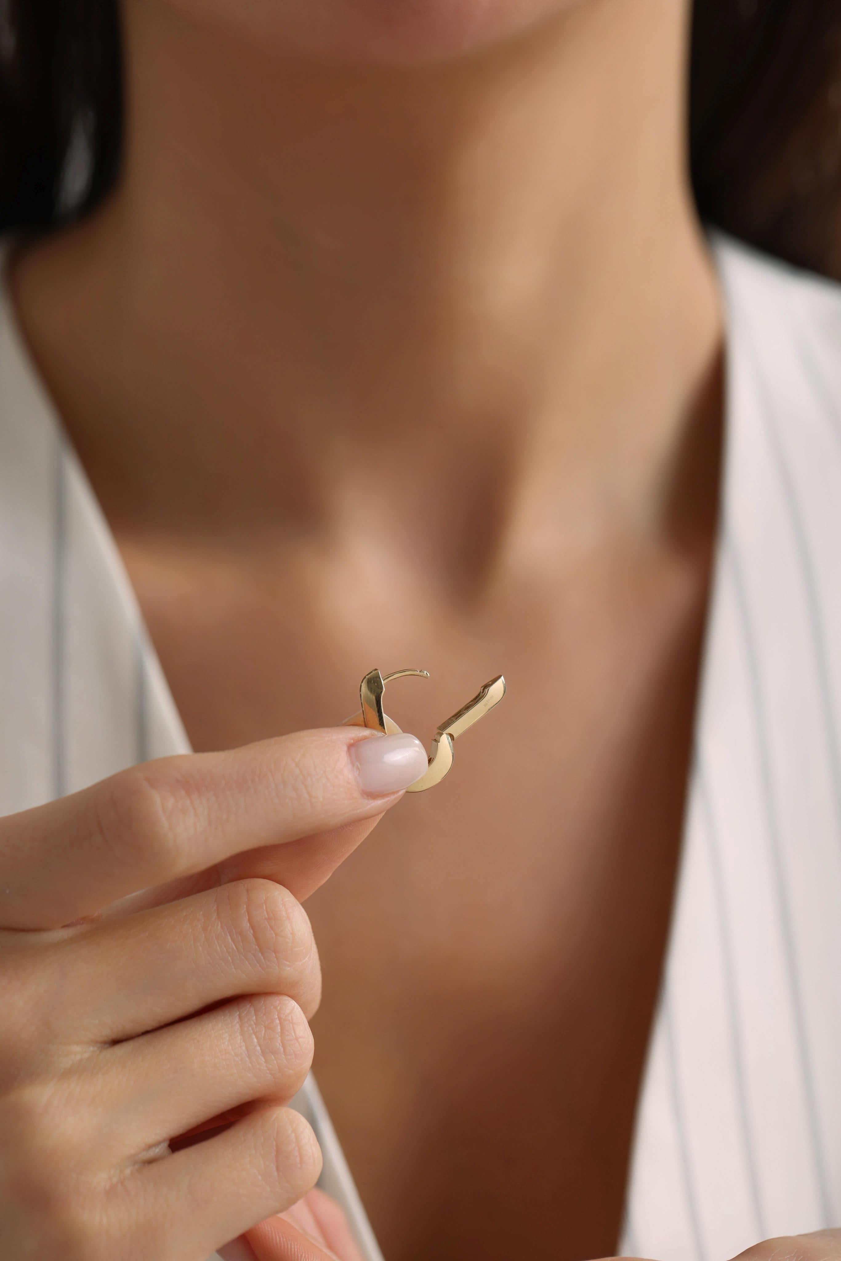 14 Ayar Oval Taşlı Altın Küpe