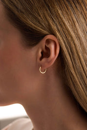 14 Ayar Oval Taşlı Halka Küpe