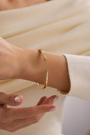 14 Ayar Oval Taşlı Kelepçe