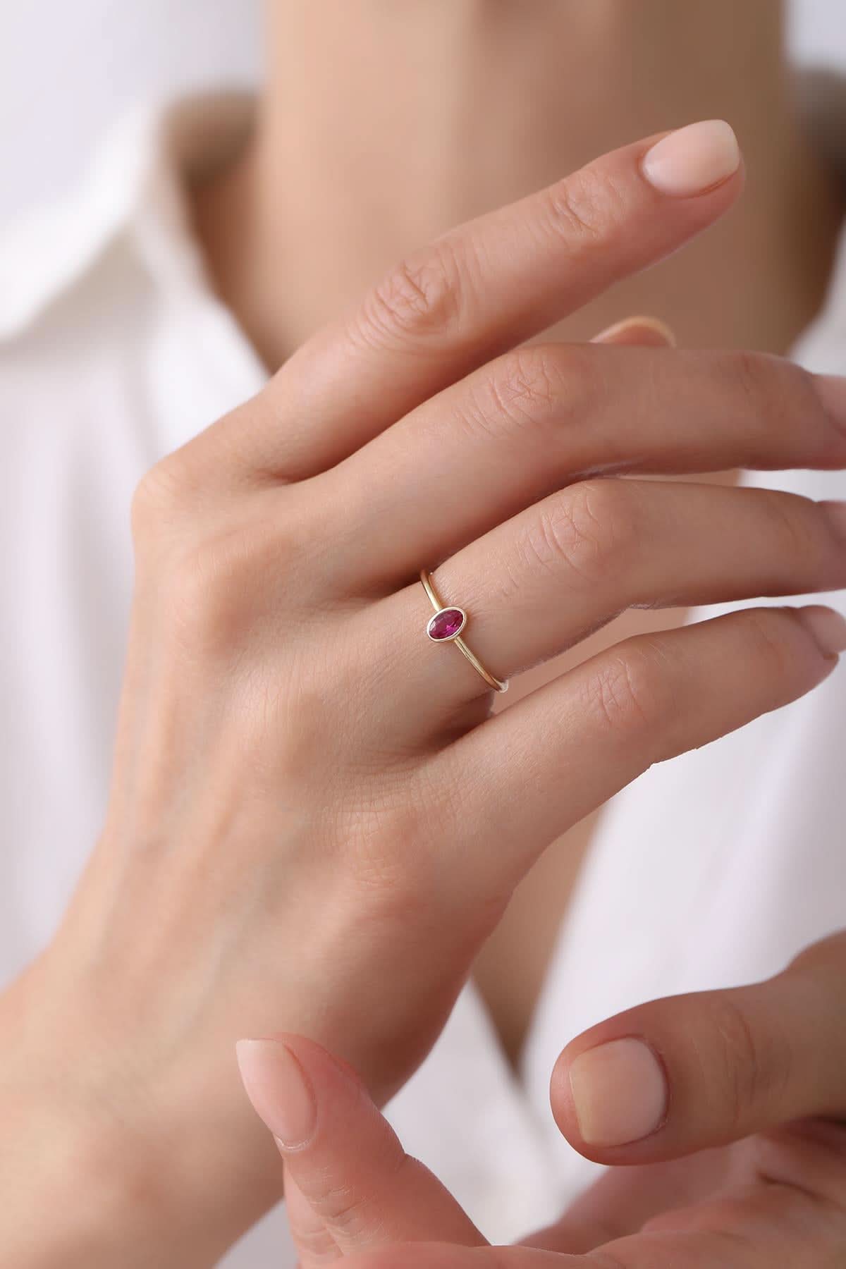 14 Ayar Pembe Taşlı Altın Yüzük