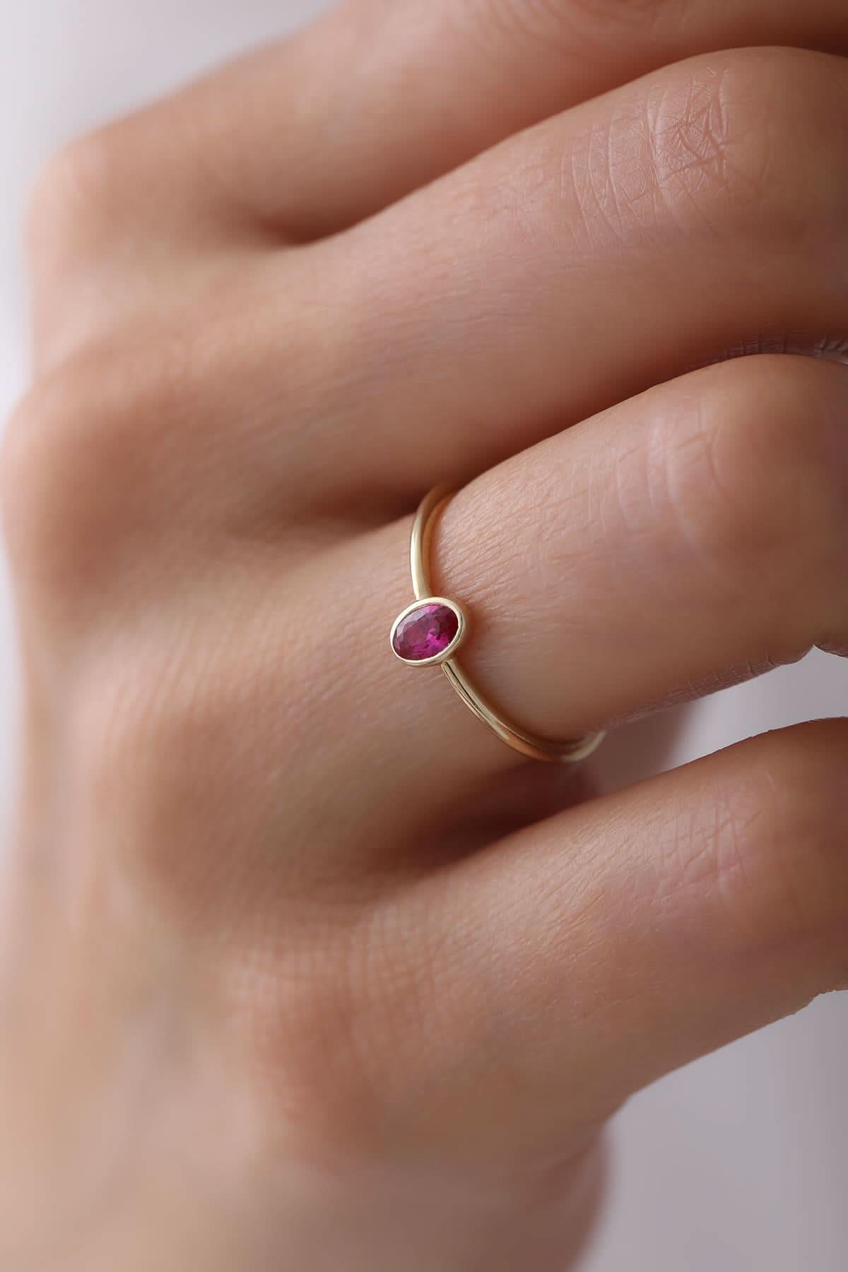 14 Ayar Pembe Taşlı Altın Yüzük