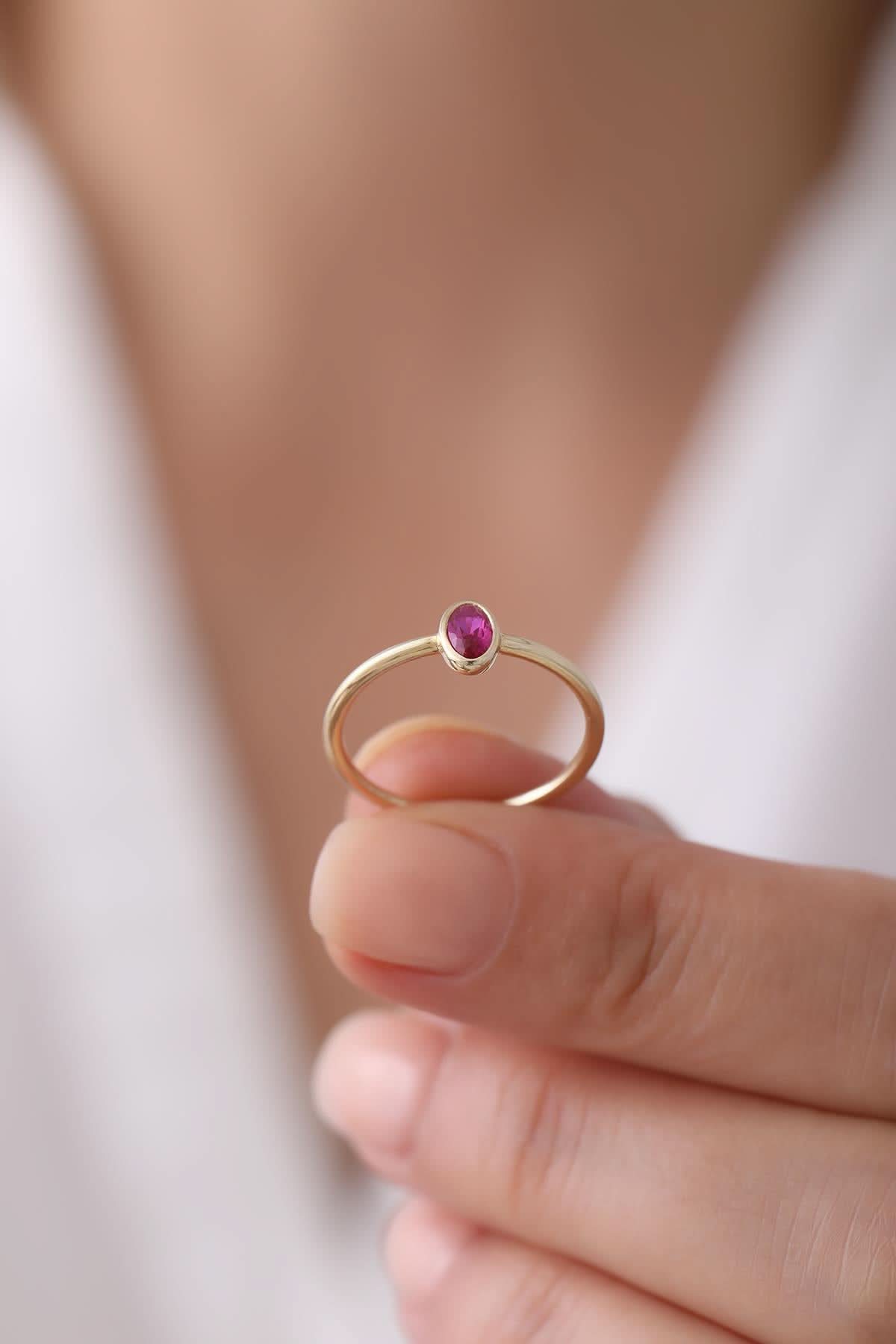 14 Ayar Pembe Taşlı Altın Yüzük