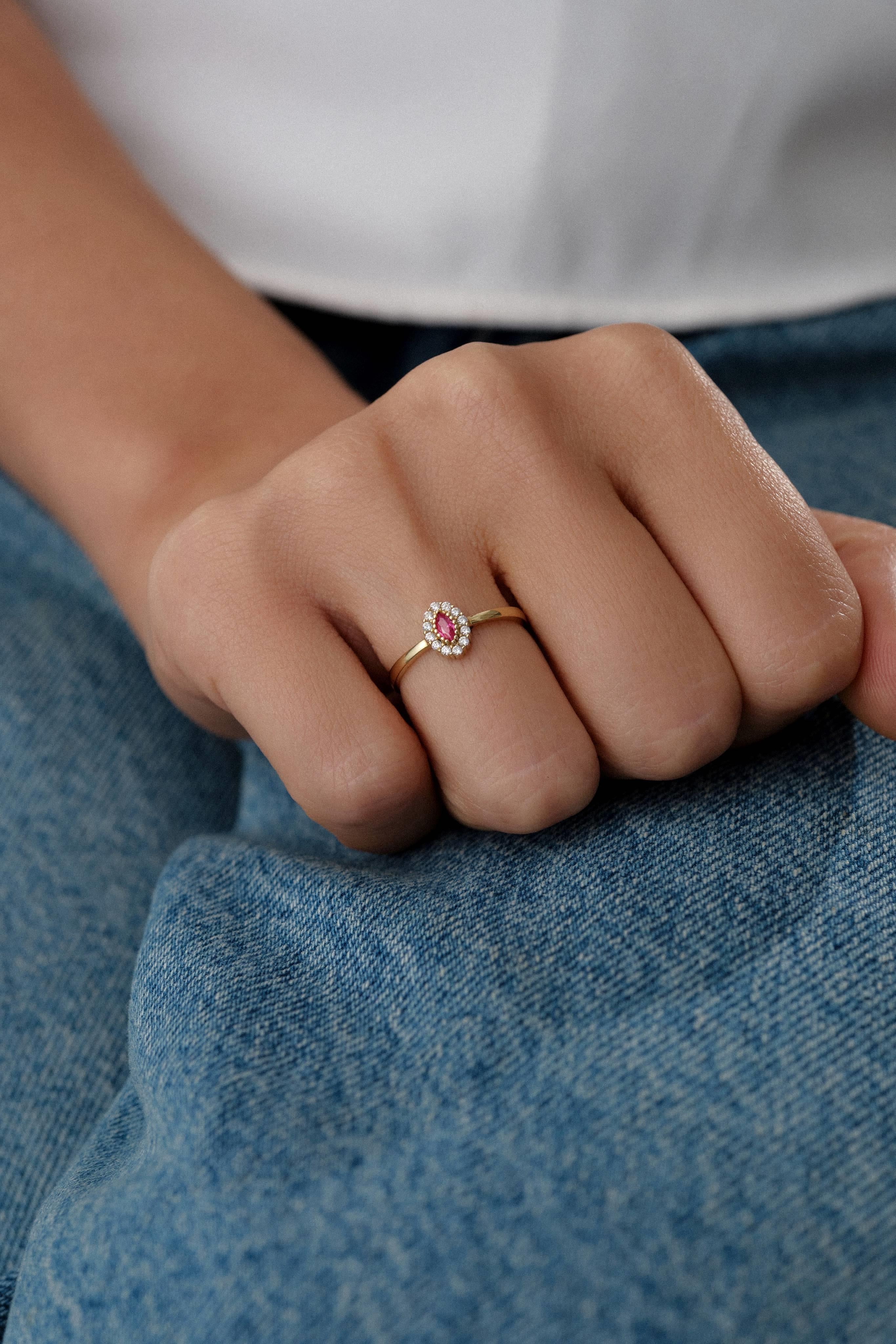 14 Ayar Pembe Taşlı Altın Yüzük