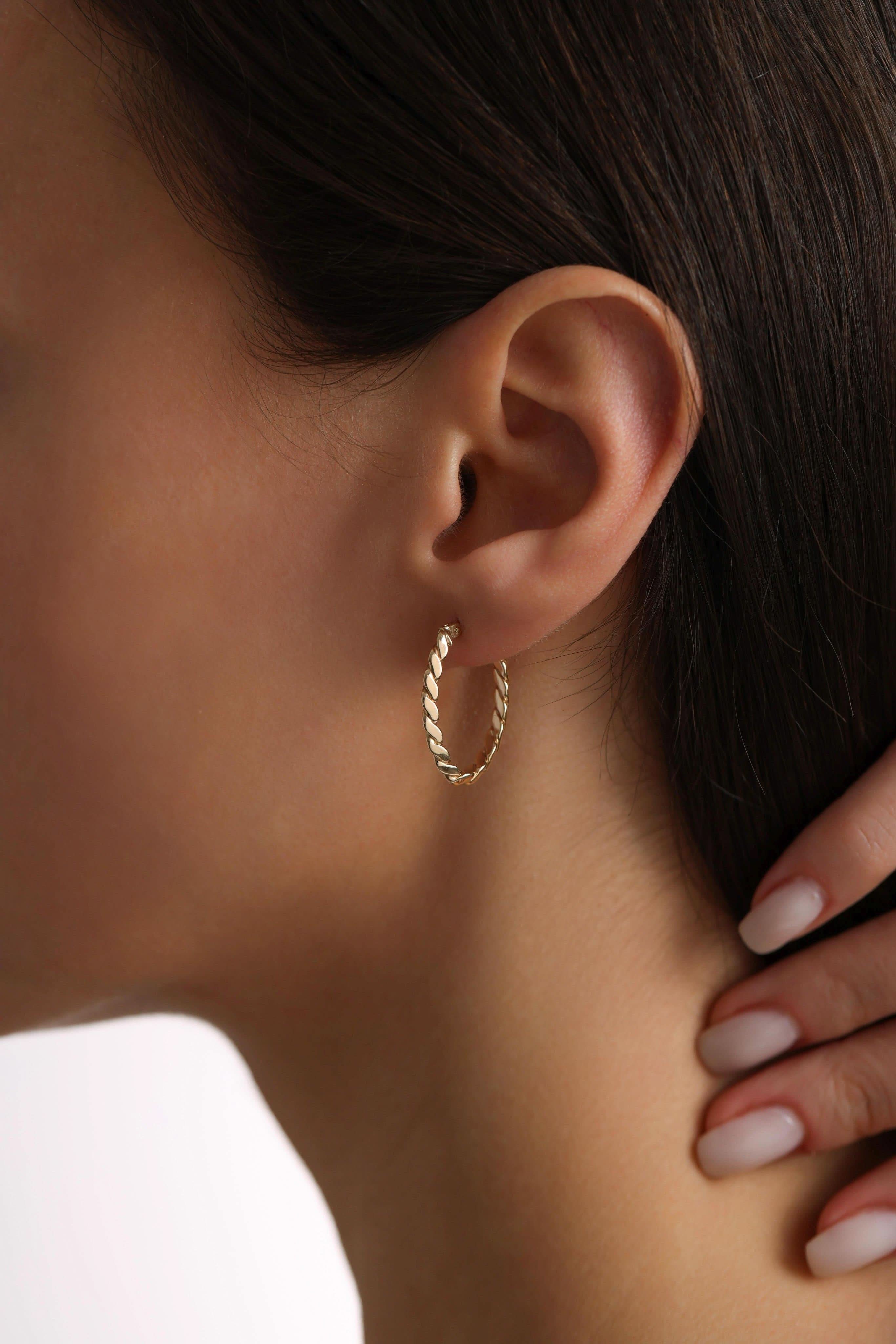 14 Ayar Pullu Oval Altın Küpe