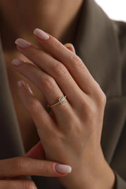 14 Ayar Sarı Baget Taşlı Altın Yüzük