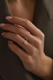 14 Ayar Sarı Baget Taşlı Altın Yüzük