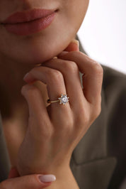 14 Ayar Sarı Lotus Taşlı Altın Yüzük