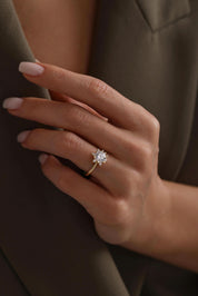 14 Ayar Sarı Lotus Taşlı Altın Yüzük