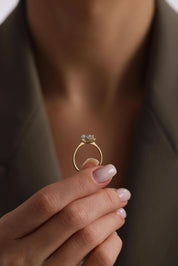 14 Ayar Sarı Lotus Taşlı Altın Yüzük