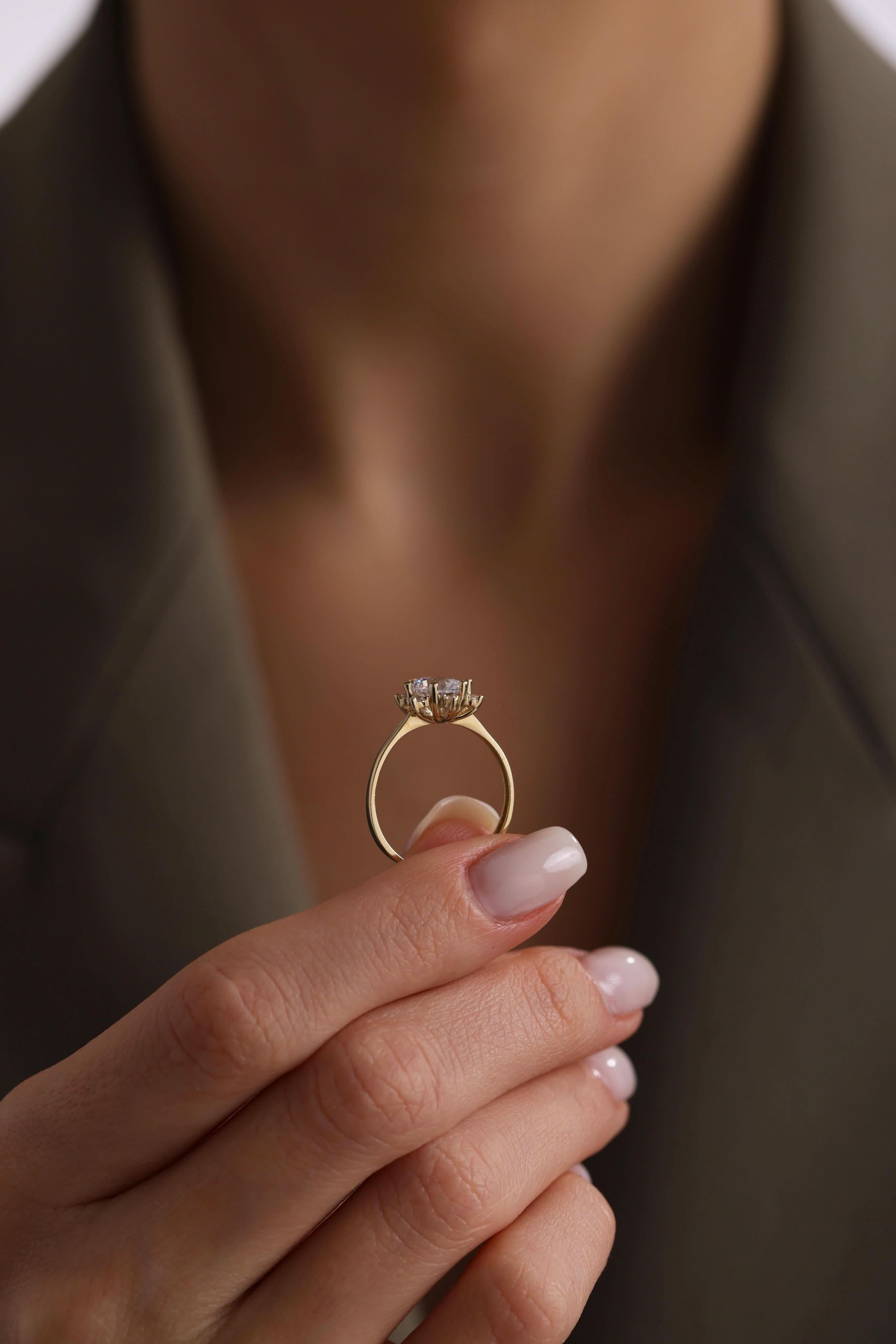 14 Ayar Sarı Lotus Taşlı Altın Yüzük