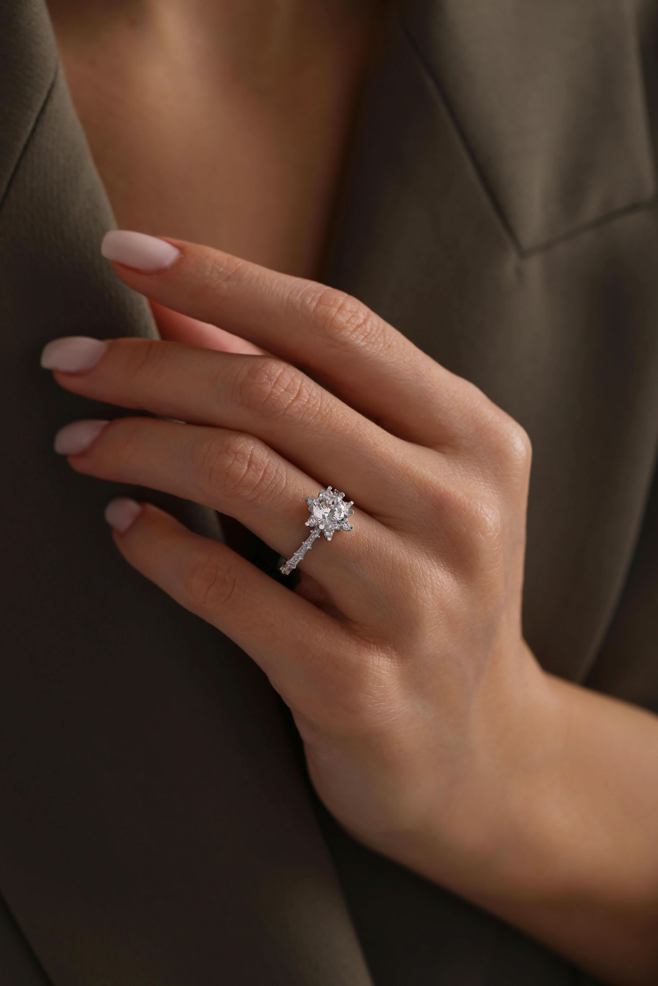 14 Ayar Sarı Lotus Taşlı Altın Yüzük