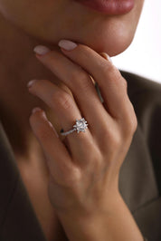 14 Ayar Sarı Lotus Taşlı Altın Yüzük