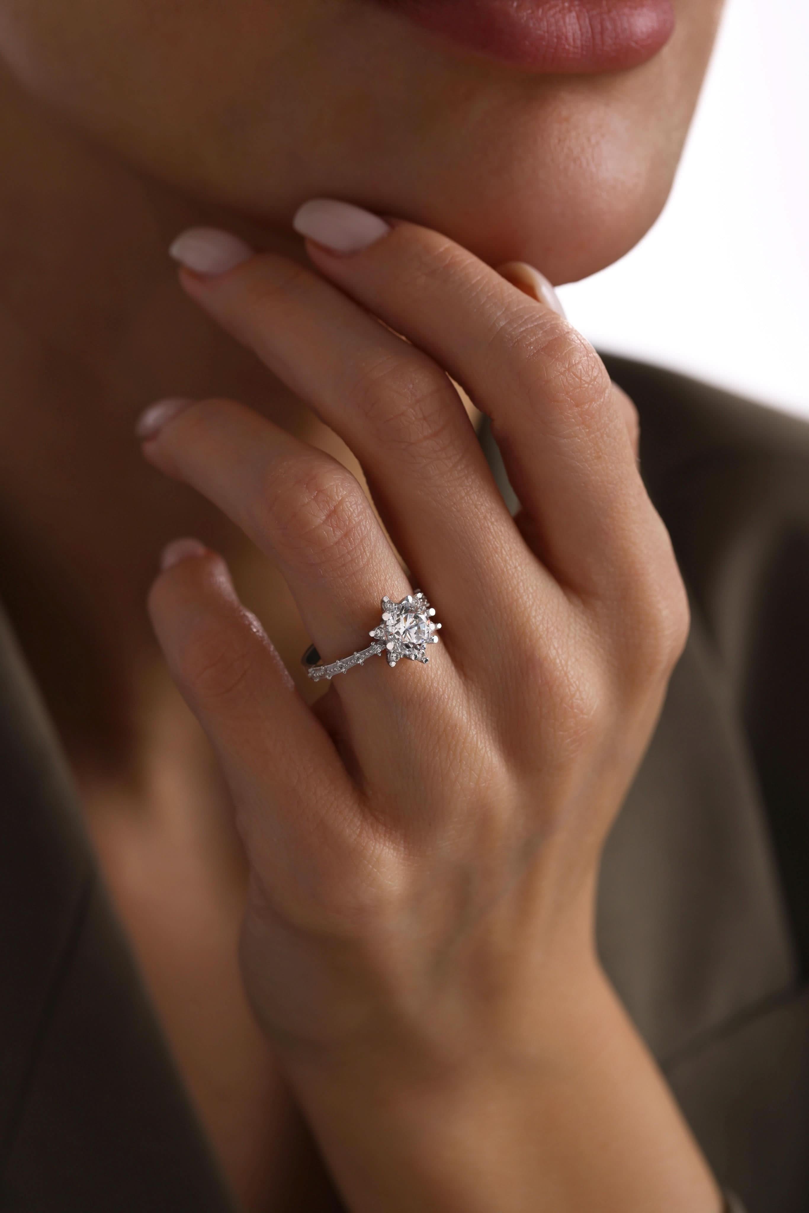 14 Ayar Sarı Lotus Taşlı Altın Yüzük