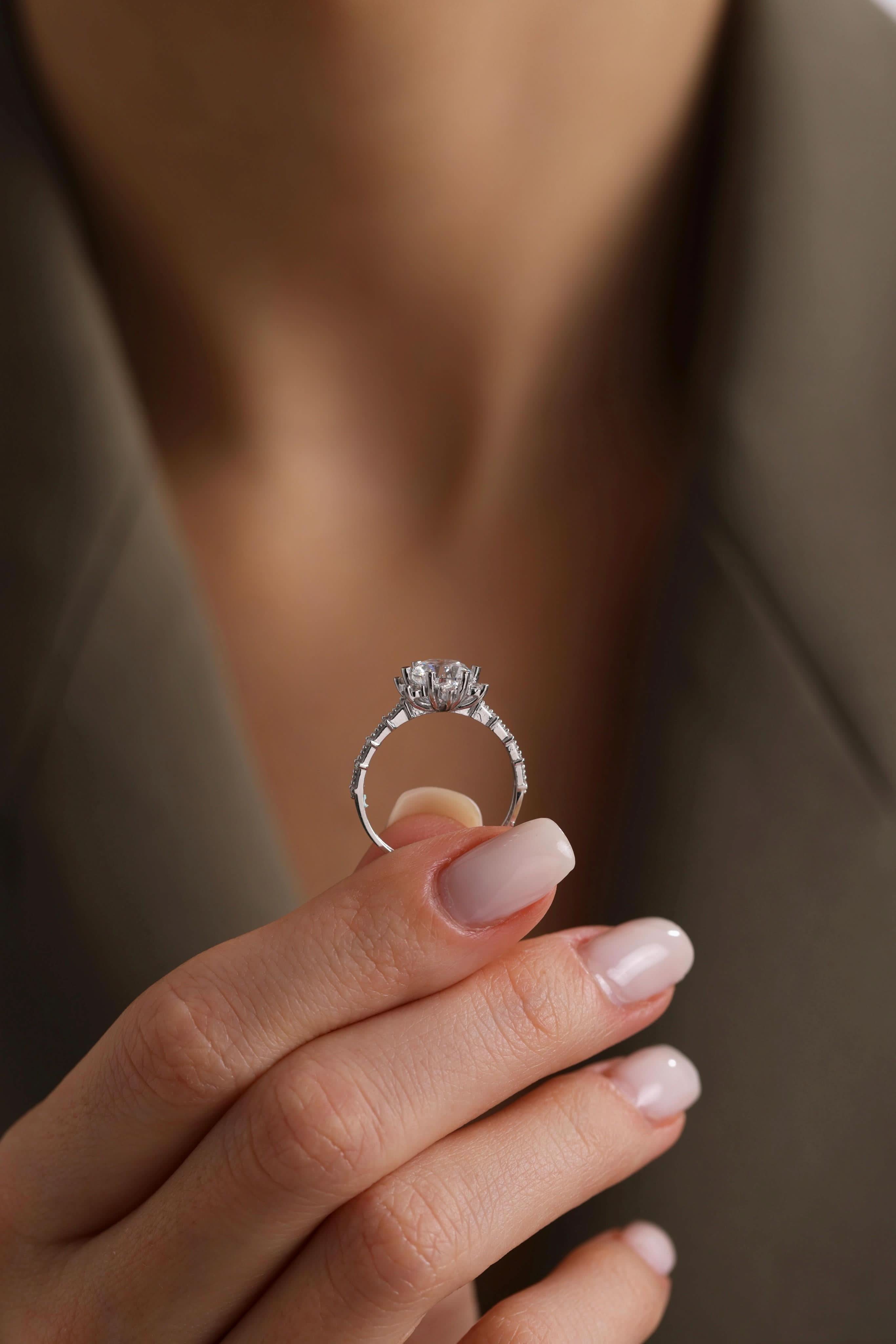 14 Ayar Sarı Lotus Taşlı Altın Yüzük