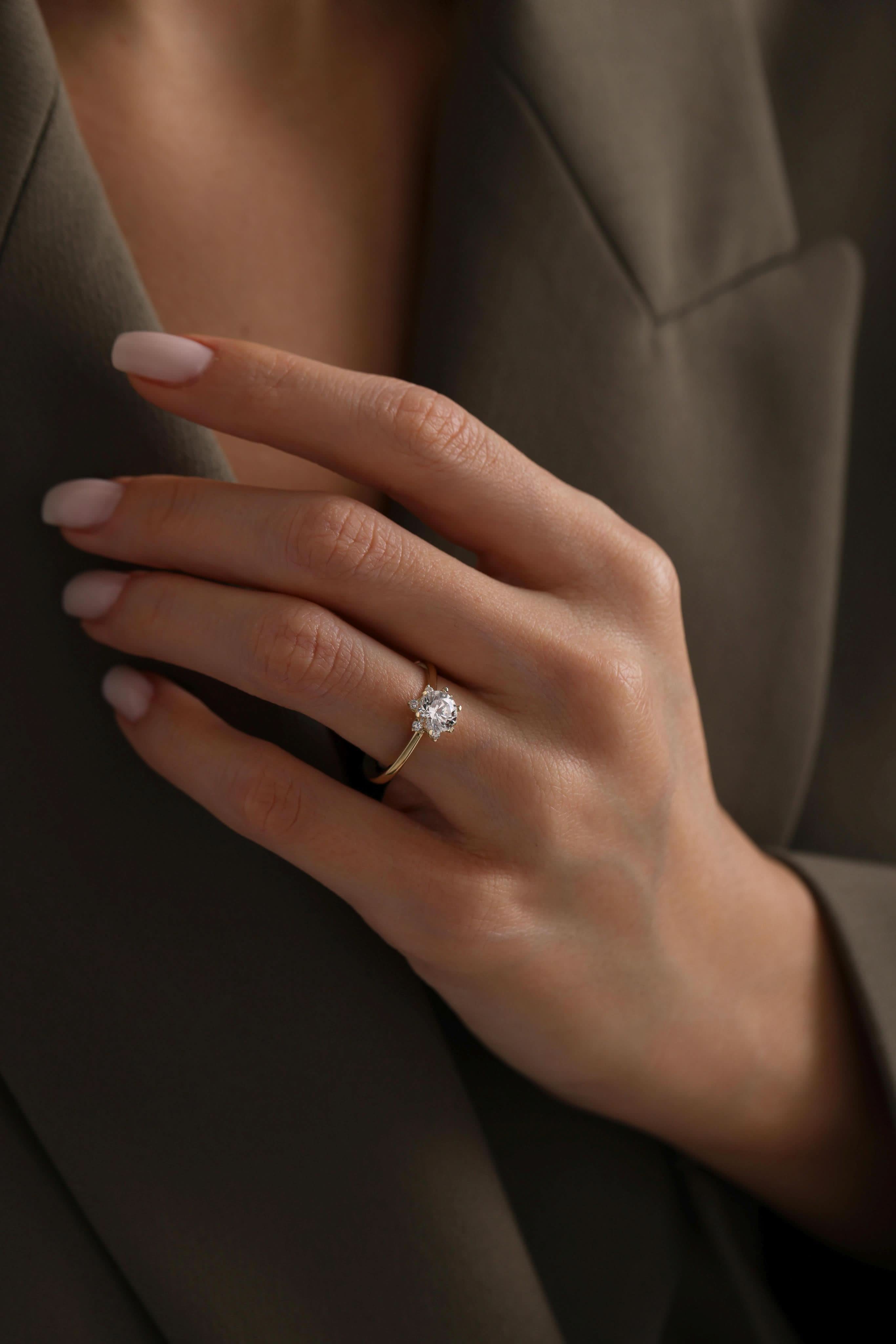 14 Ayar Sarı Lotus Taşlı Altın Yüzük