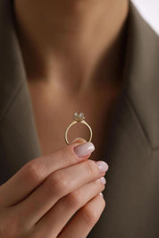 14 Ayar Sarı Lotus Taşlı Altın Yüzük