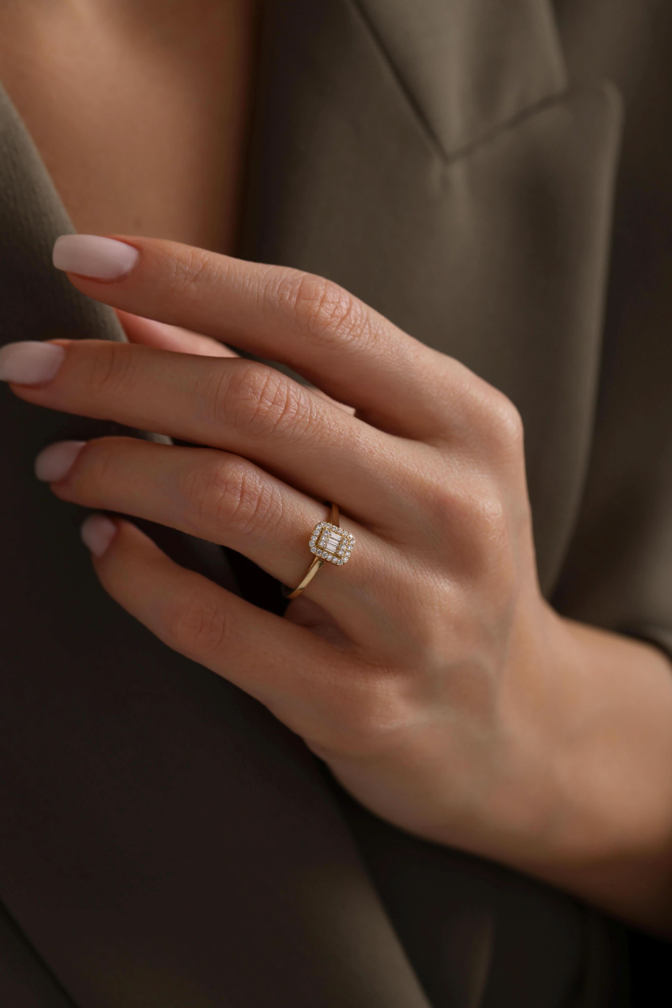 14 Ayar Sarı Lotus Taşlı Altın Yüzük