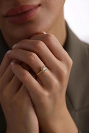 14 Ayar Sarı Lotus Taşlı Altın Yüzük