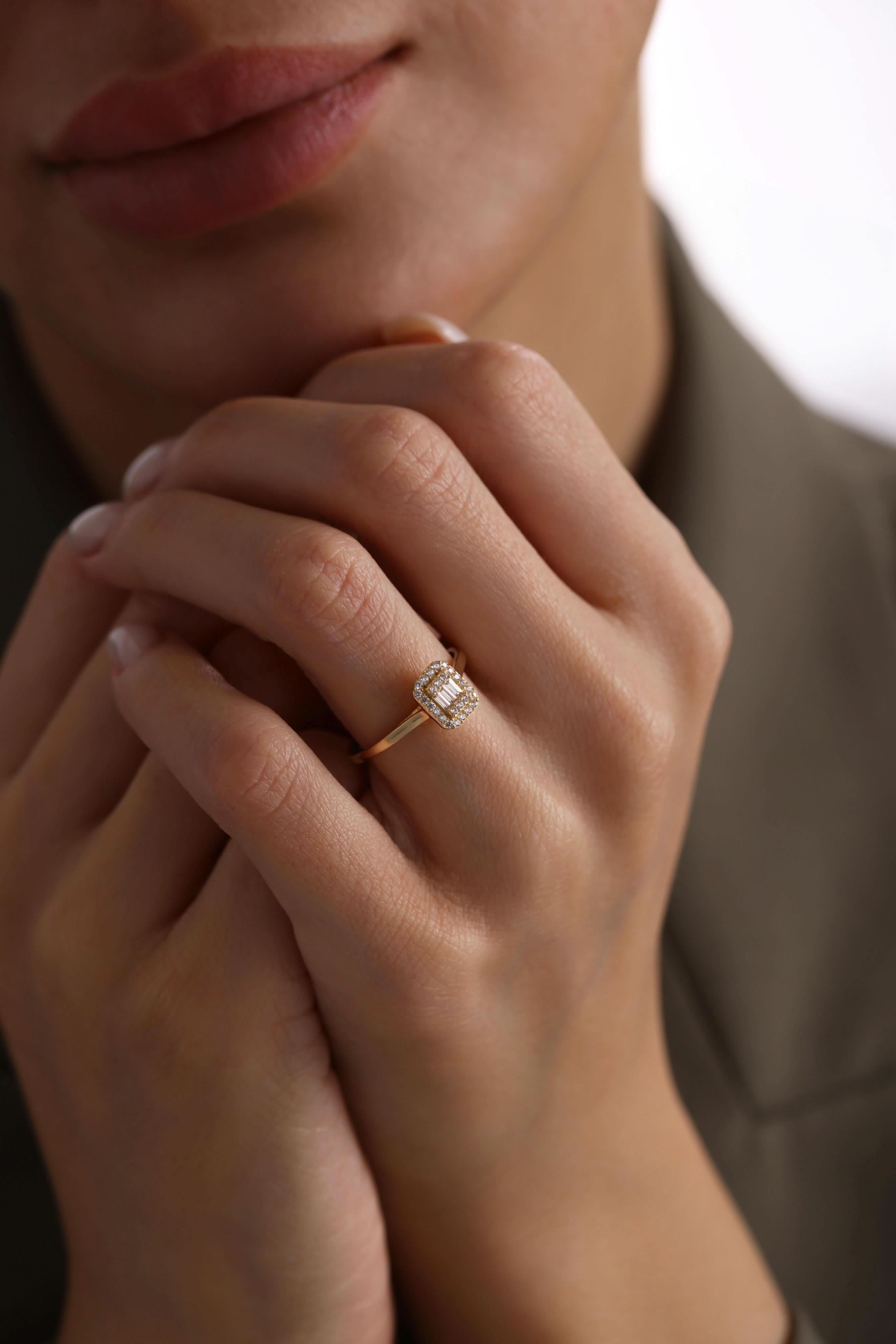 14 Ayar Sarı Lotus Taşlı Altın Yüzük