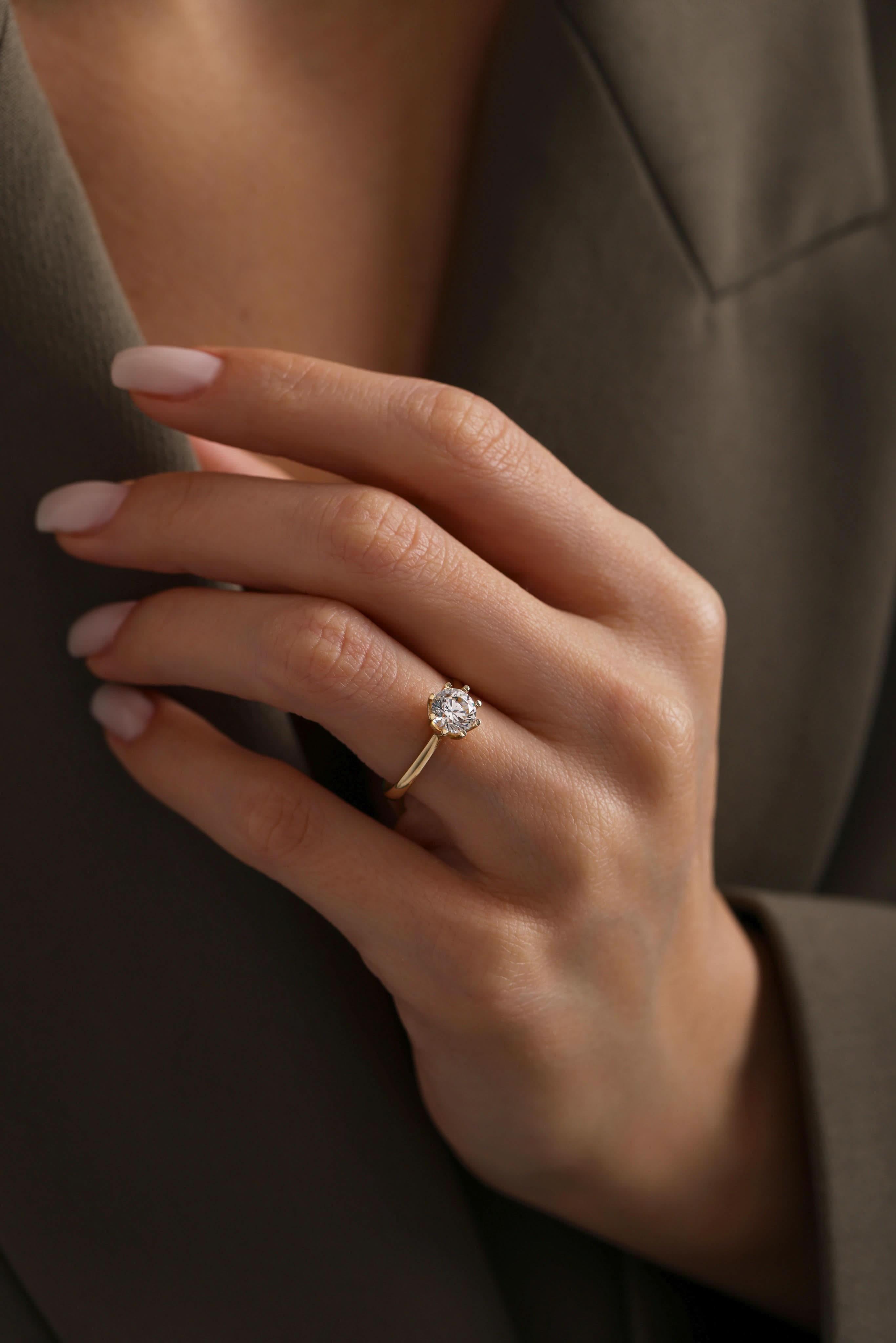 14 Ayar Sarı Lotus Taşlı Altın Yüzük