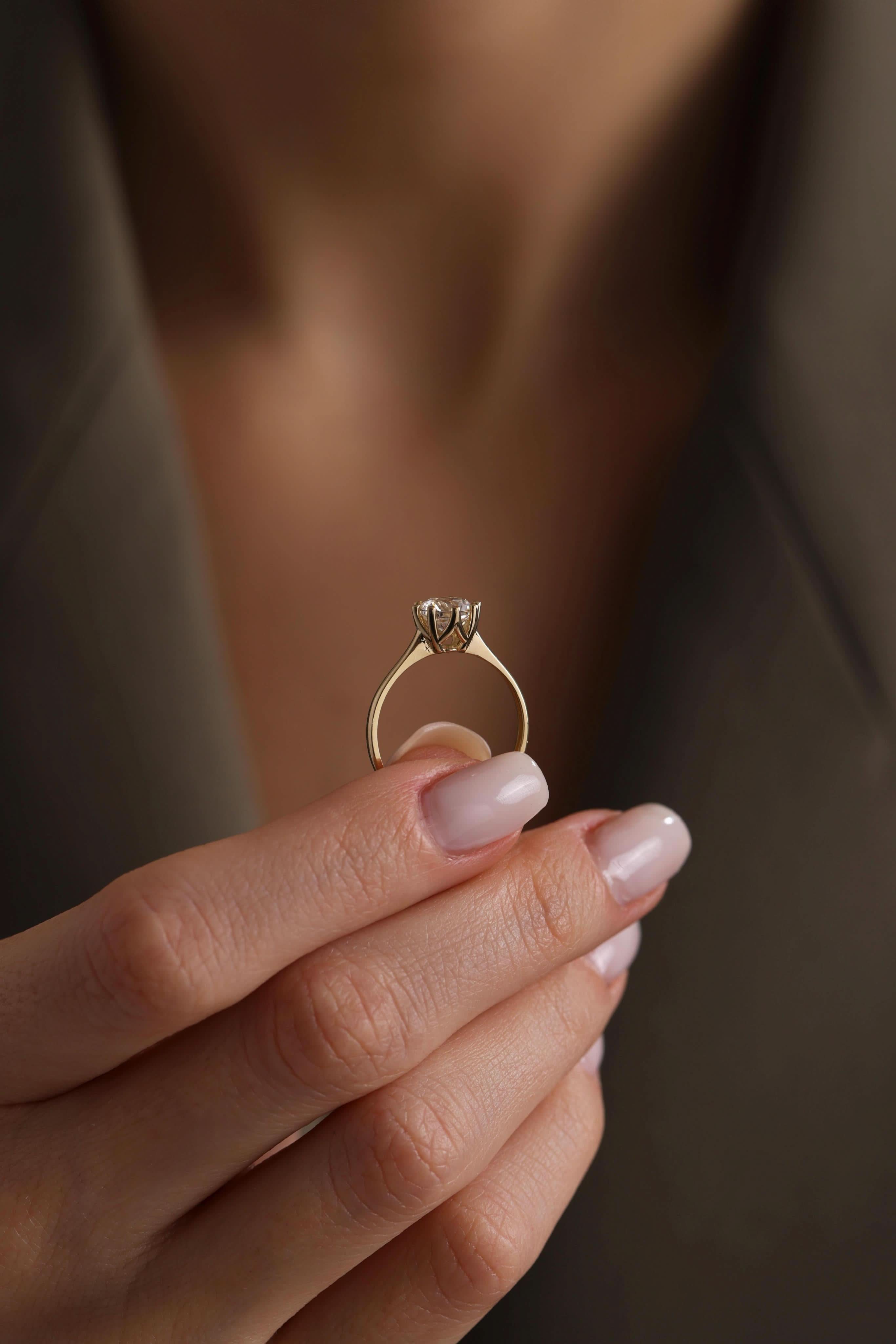 14 Ayar Sarı Lotus Taşlı Altın Yüzük