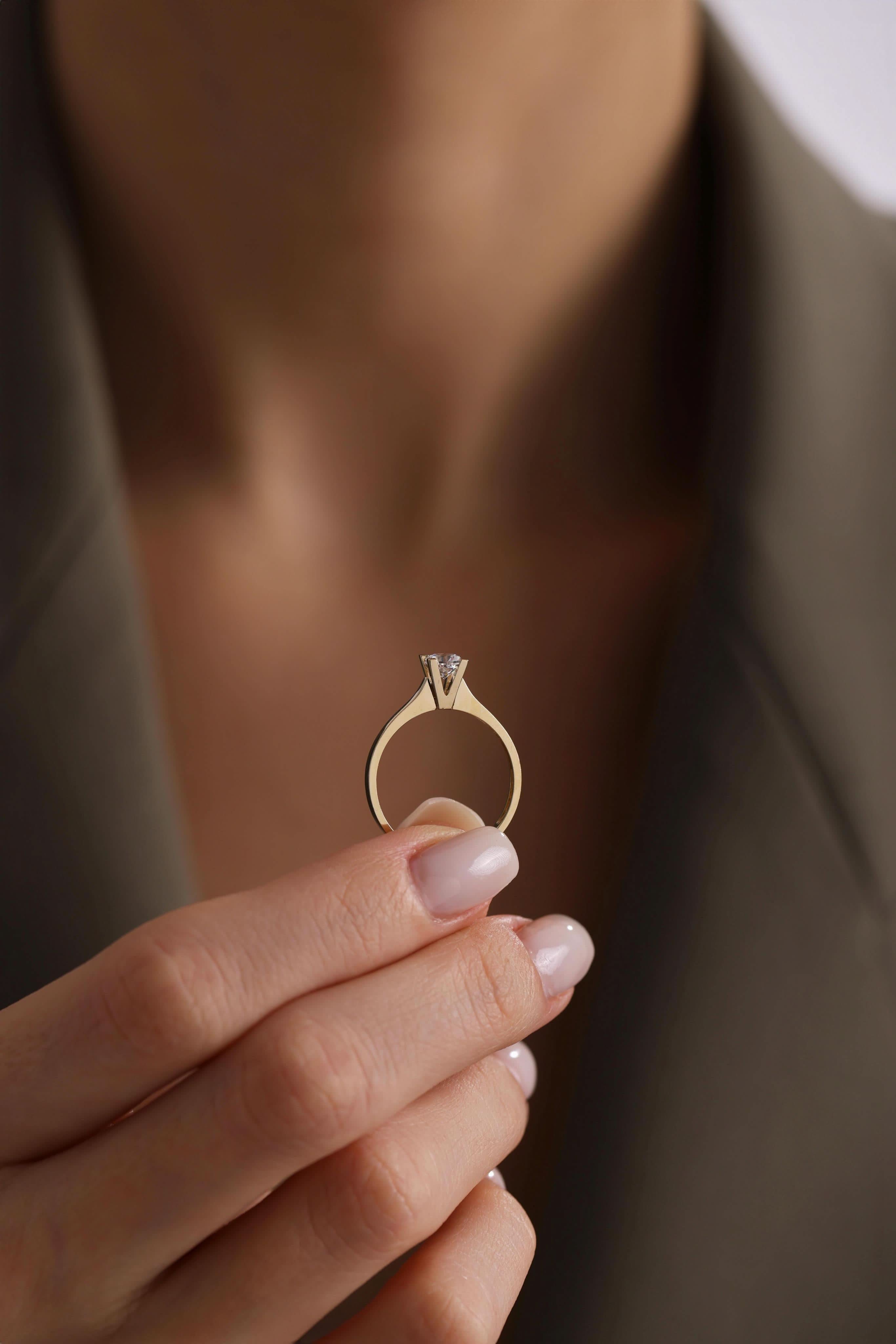 14 Ayar Sarı Tektaş Altın Yüzük