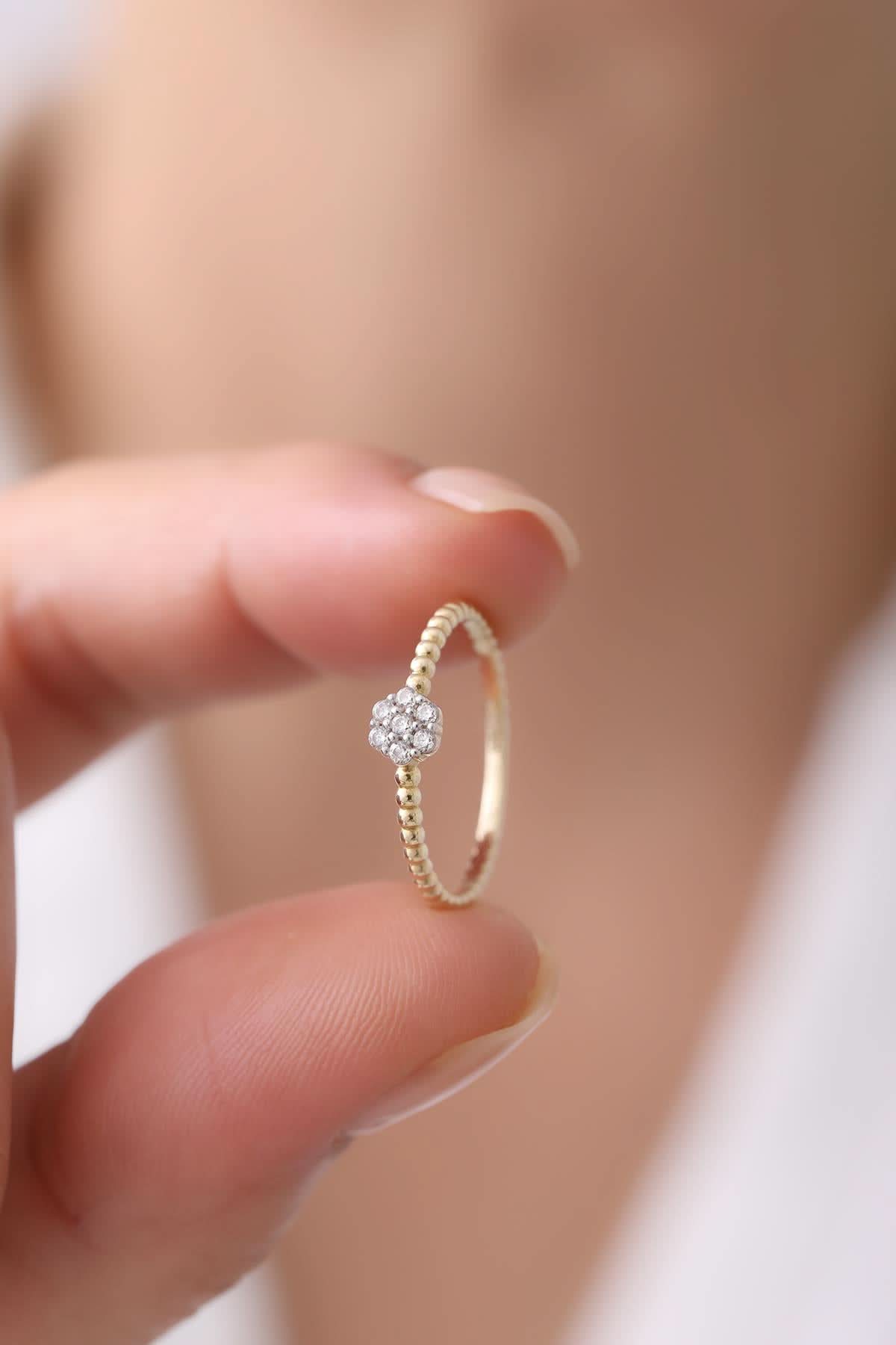 14 Ayar Taşlı Altın Yüzük