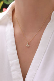 14 Ayar Taşlı Çiçek Altın Kolye Ucu