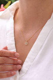 14 Ayar Taşlı Çiçek Altın Kolye Ucu