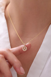 14 Ayar Taşlı Çiçek Altın Kolye Ucu