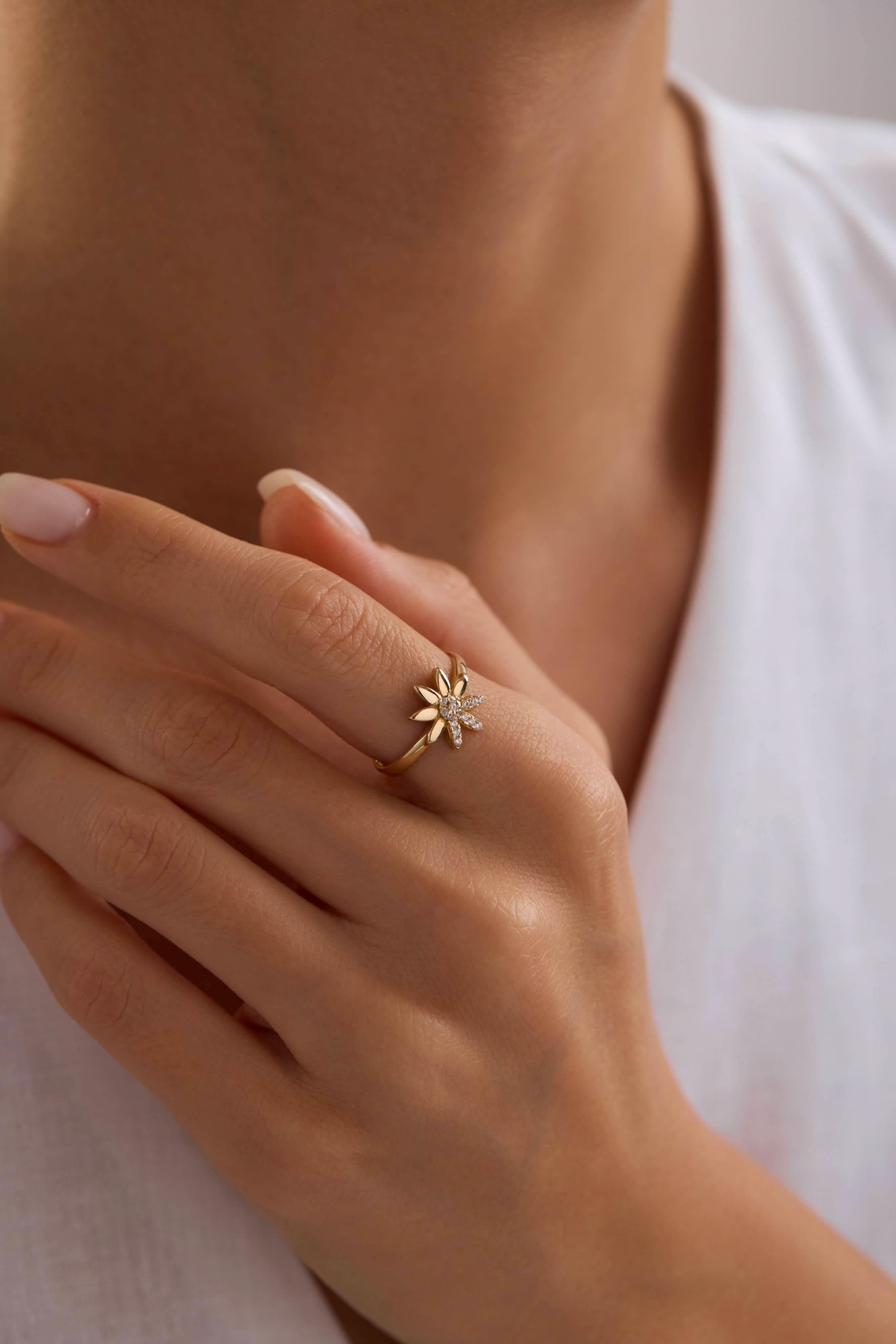 14 Ayar Taşlı Çiçek Altın Yüzük