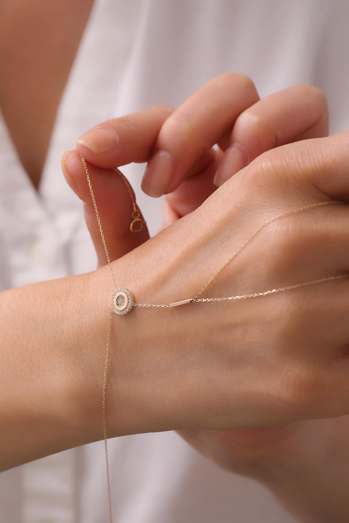 14 Ayar Taşlı Daire Altın Şahmeran