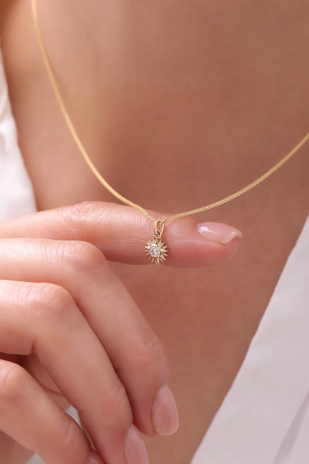 14 Ayar Taşlı Güneş Altın Kolye Ucu