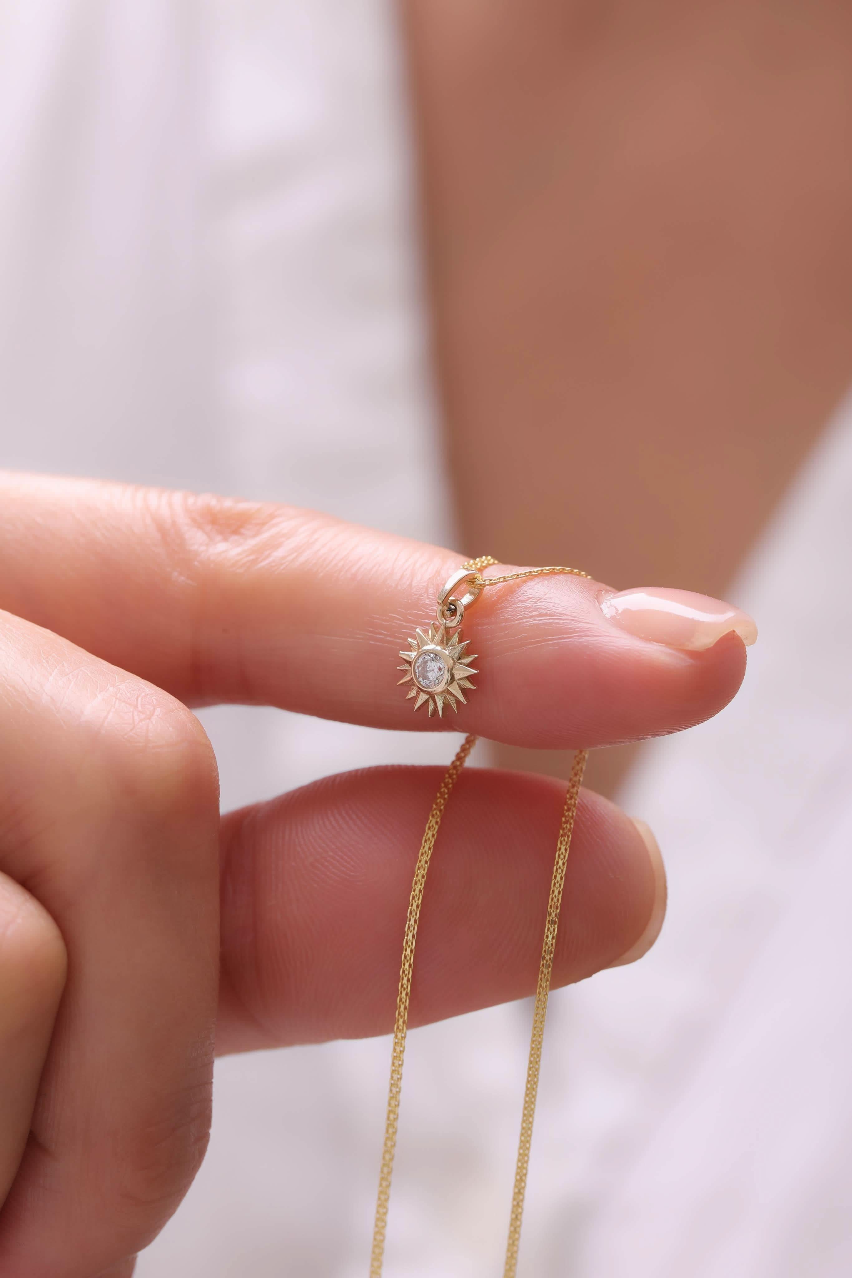 14 Ayar Taşlı Güneş Altın Kolye Ucu