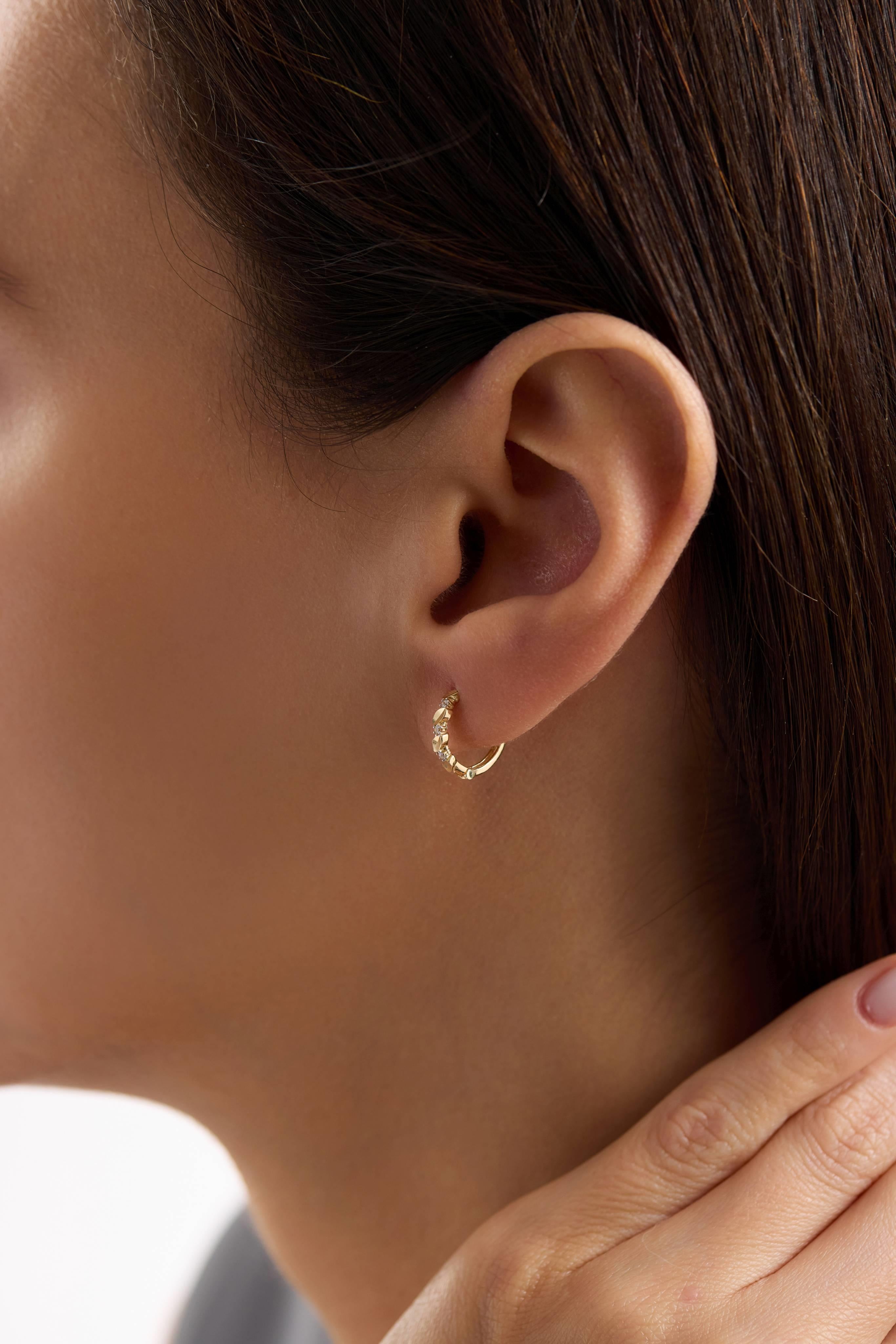 14 Ayar Taşlı Halka Altın Küpe