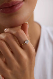 14 Ayar Taşlı Kalp Altın Yüzük