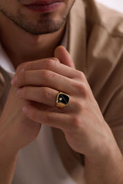 14 Ayar Taşlı Siyah Mineli Altın Yüzük