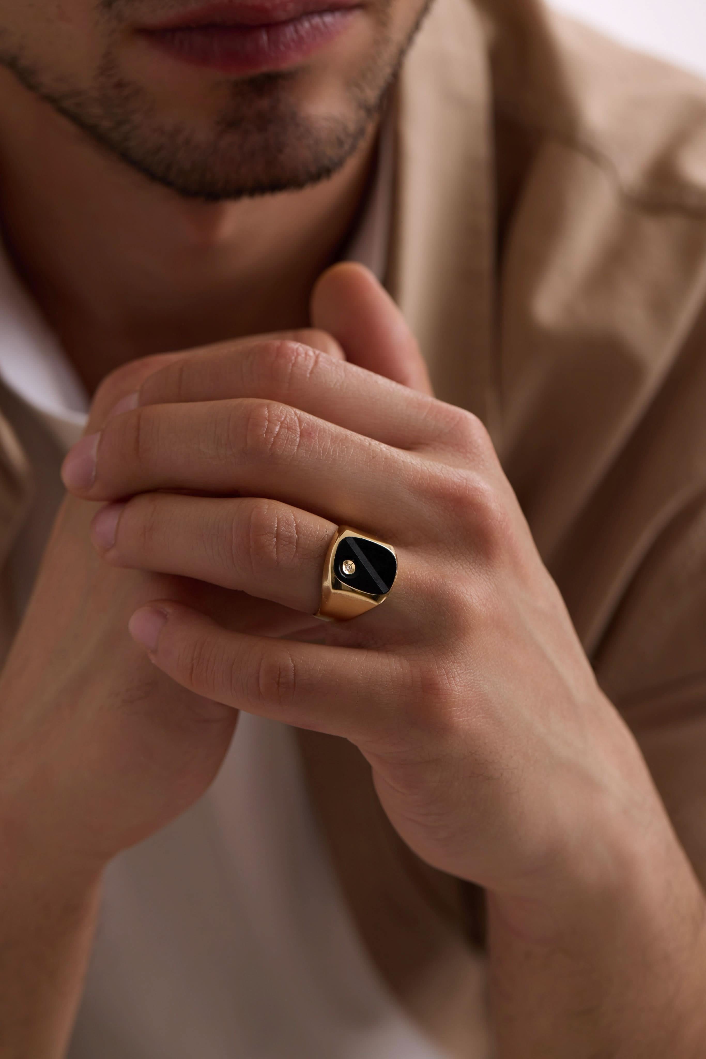 14 Ayar Taşlı Siyah Mineli Altın Yüzük