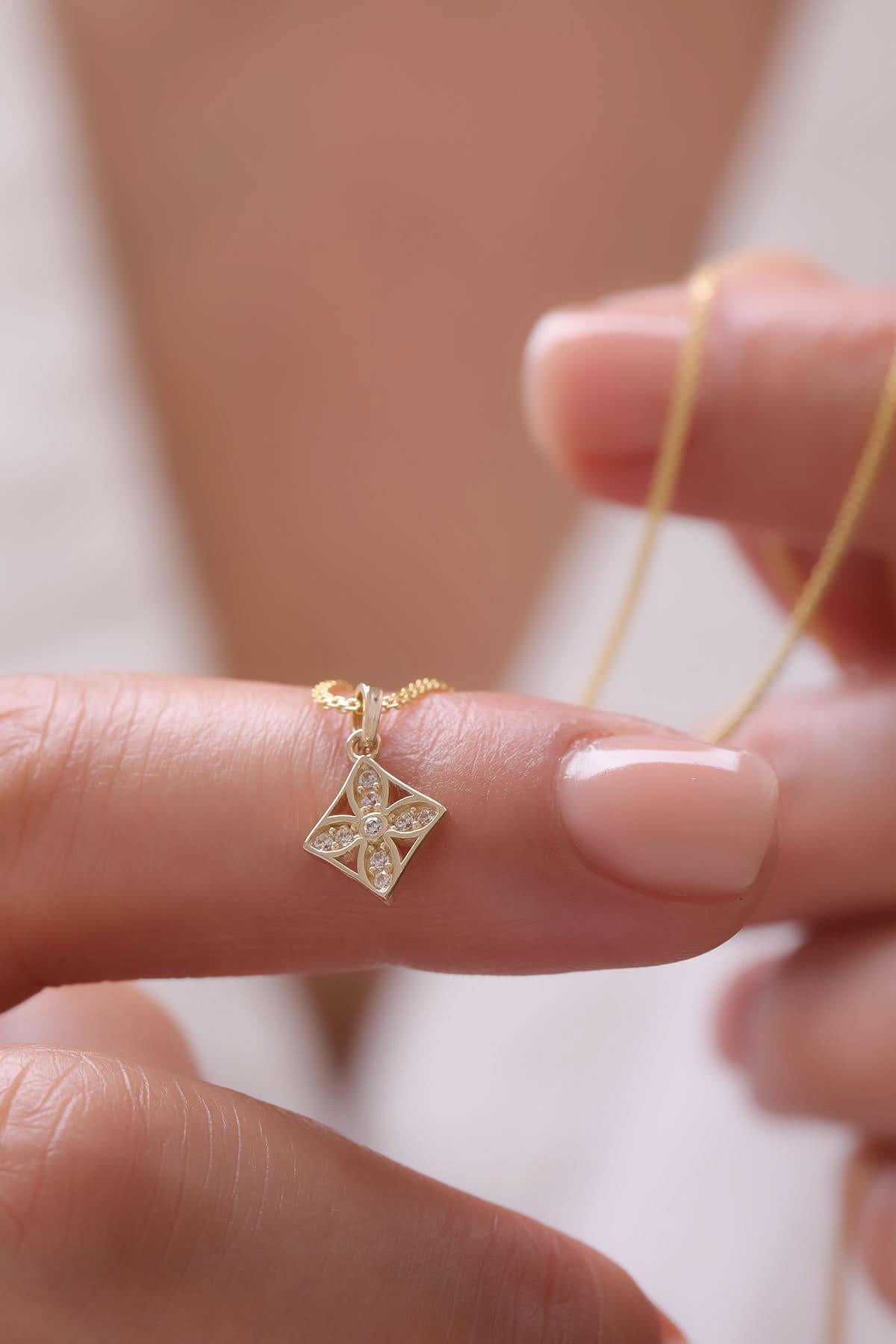 14 Ayar Taşlı Tasarım Altın Kolye Ucu