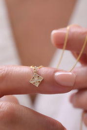 14 Ayar Taşlı Tasarım Altın Kolye Ucu