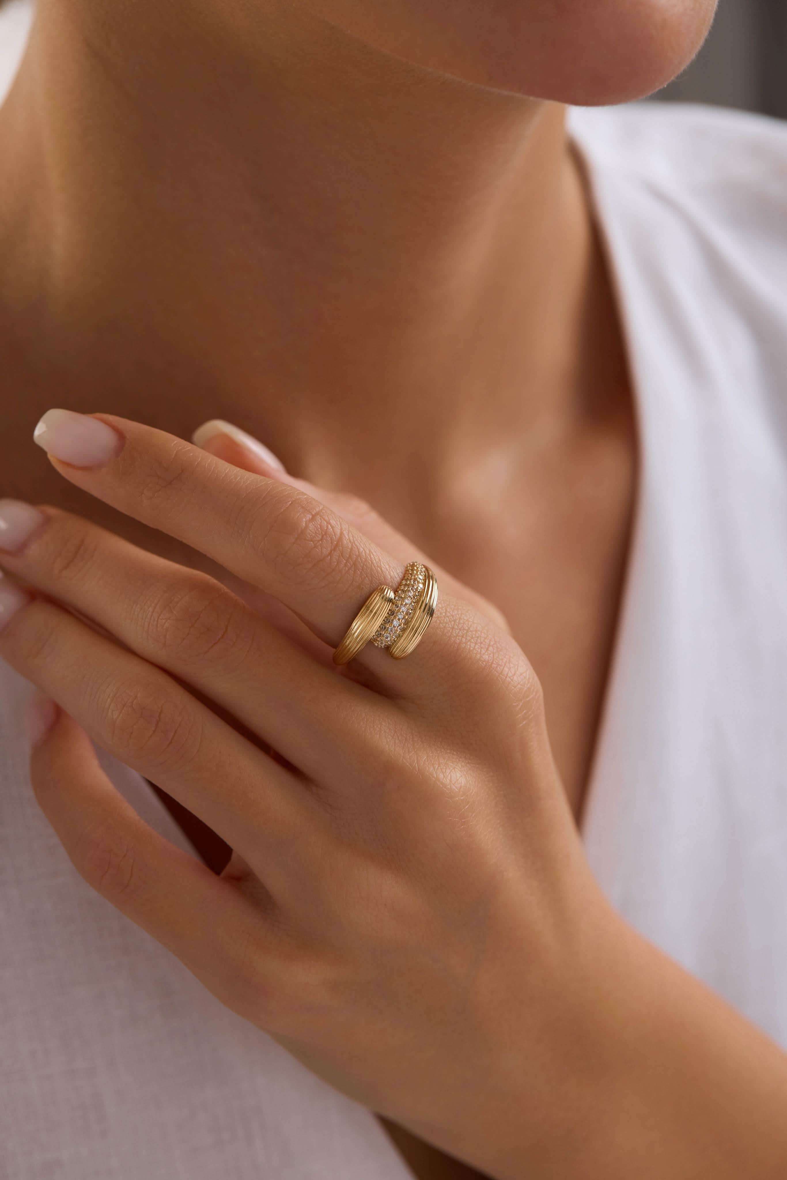 14 Ayar Taşlı Tasarım Altın Yüzük