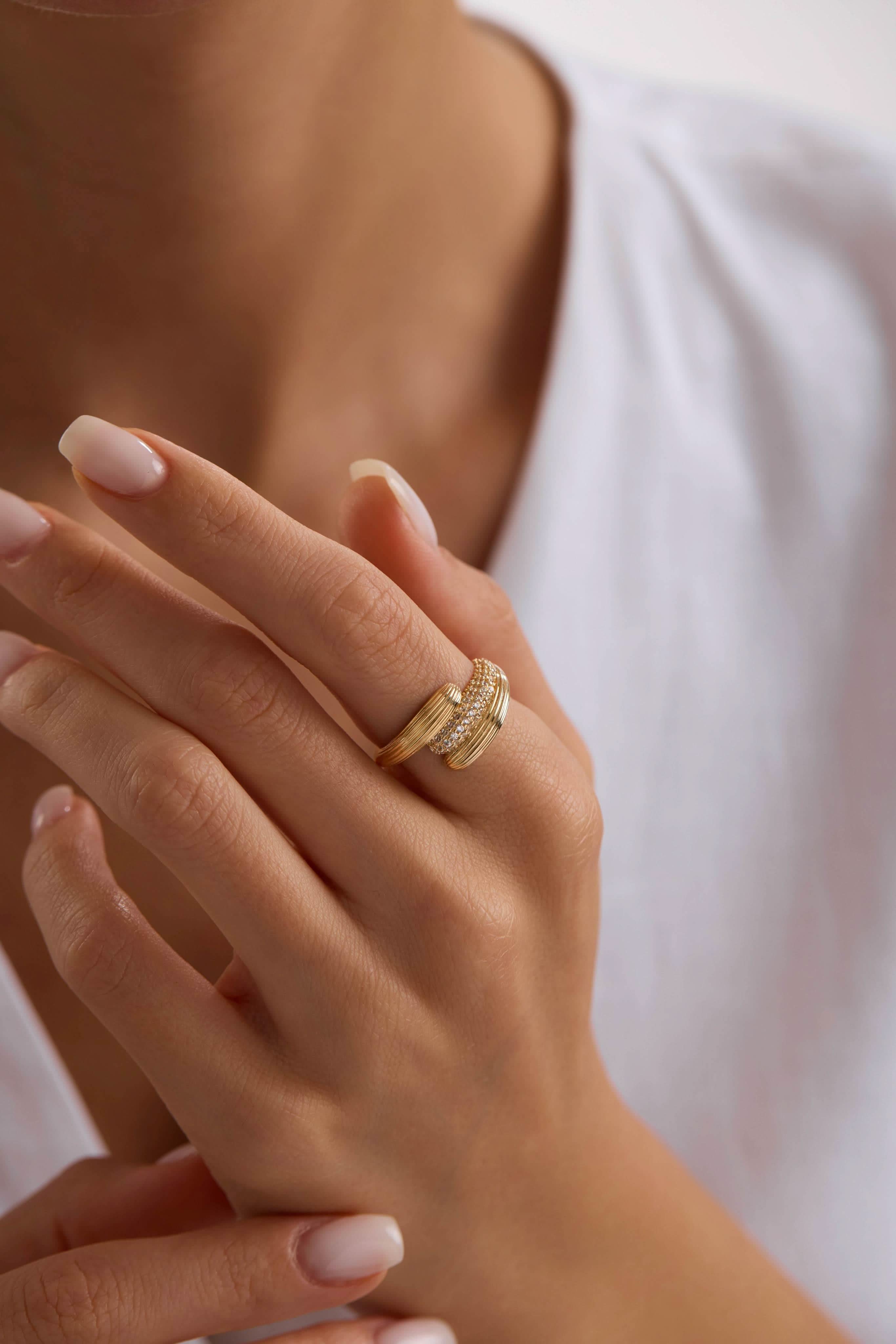 14 Ayar Taşlı Tasarım Altın Yüzük