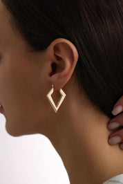 14 Ayar Üçgen Altın Küpe